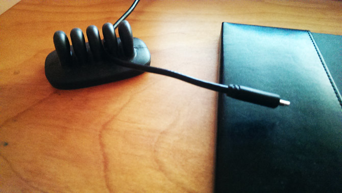 cable management on top of the desk charger